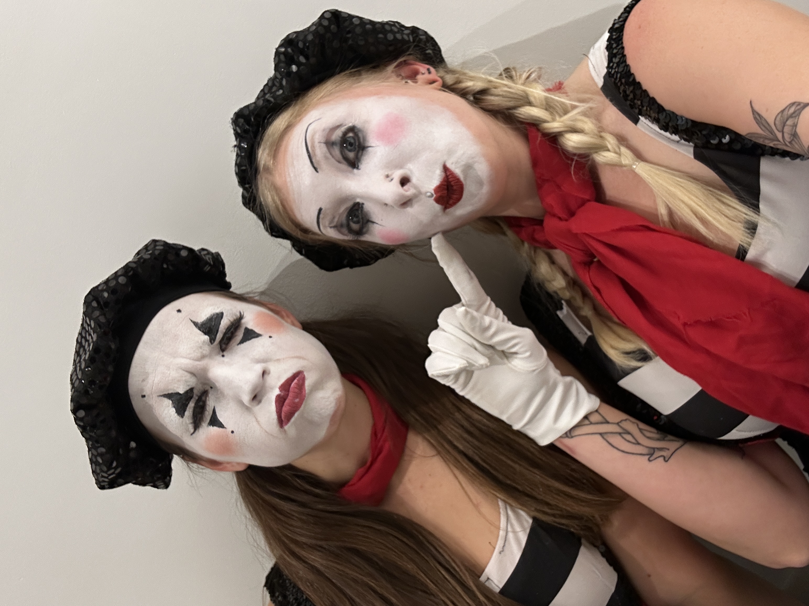 Whimsy Entertainment circus and party entertainer serving Northeast Ohio (near Cleveland & Columbus), Detroit and Pittsburgh — kids parties, balloons, bubbles, face painting, juggling, LED and fire performances.