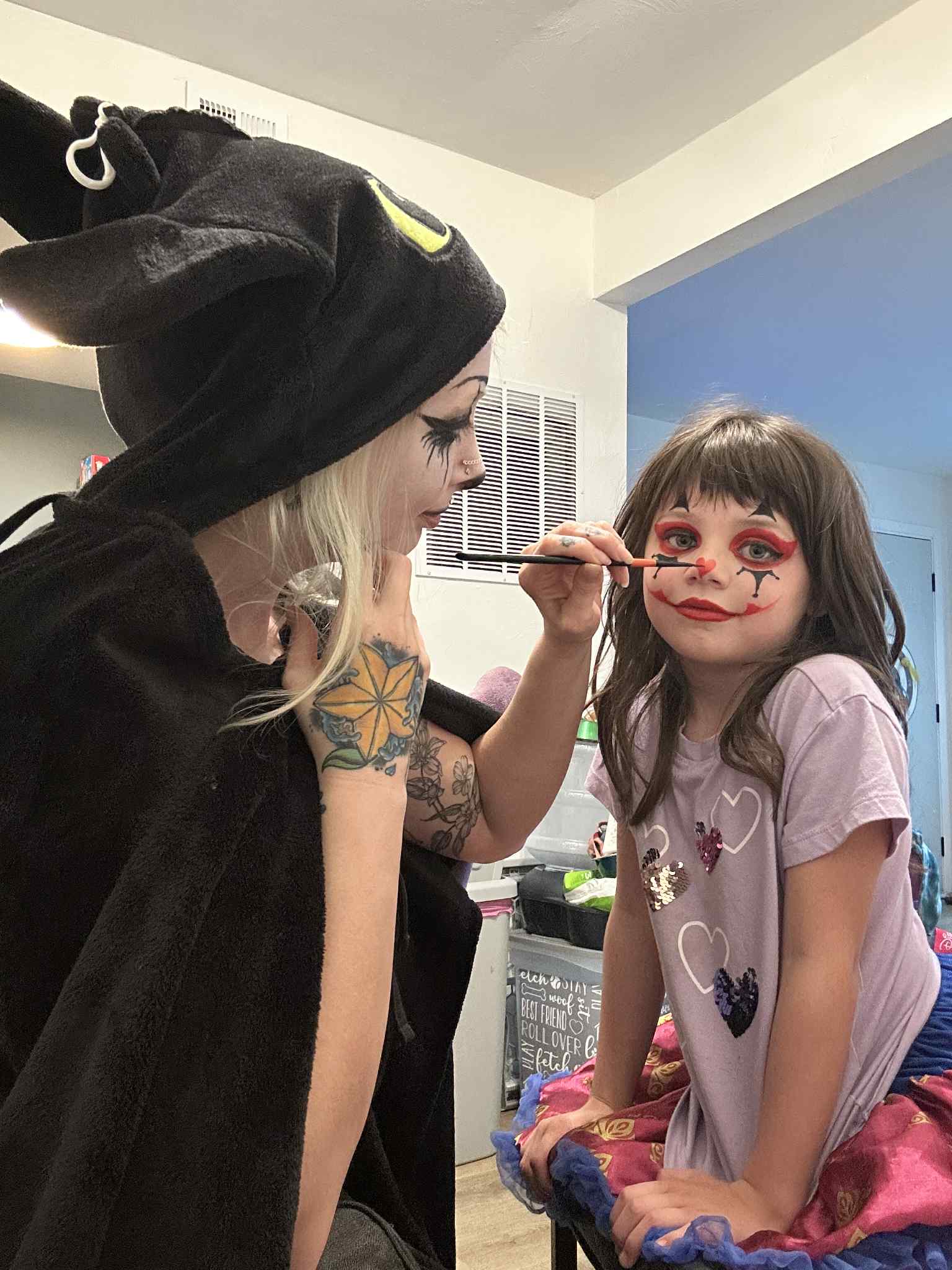 Whimsy Entertainment giant bubble show with Saria “Blu” Braska as a colorful circus clown entertaining children at a Virginia Beach birthday party with huge bubbles, juggling and silly crowd interaction.