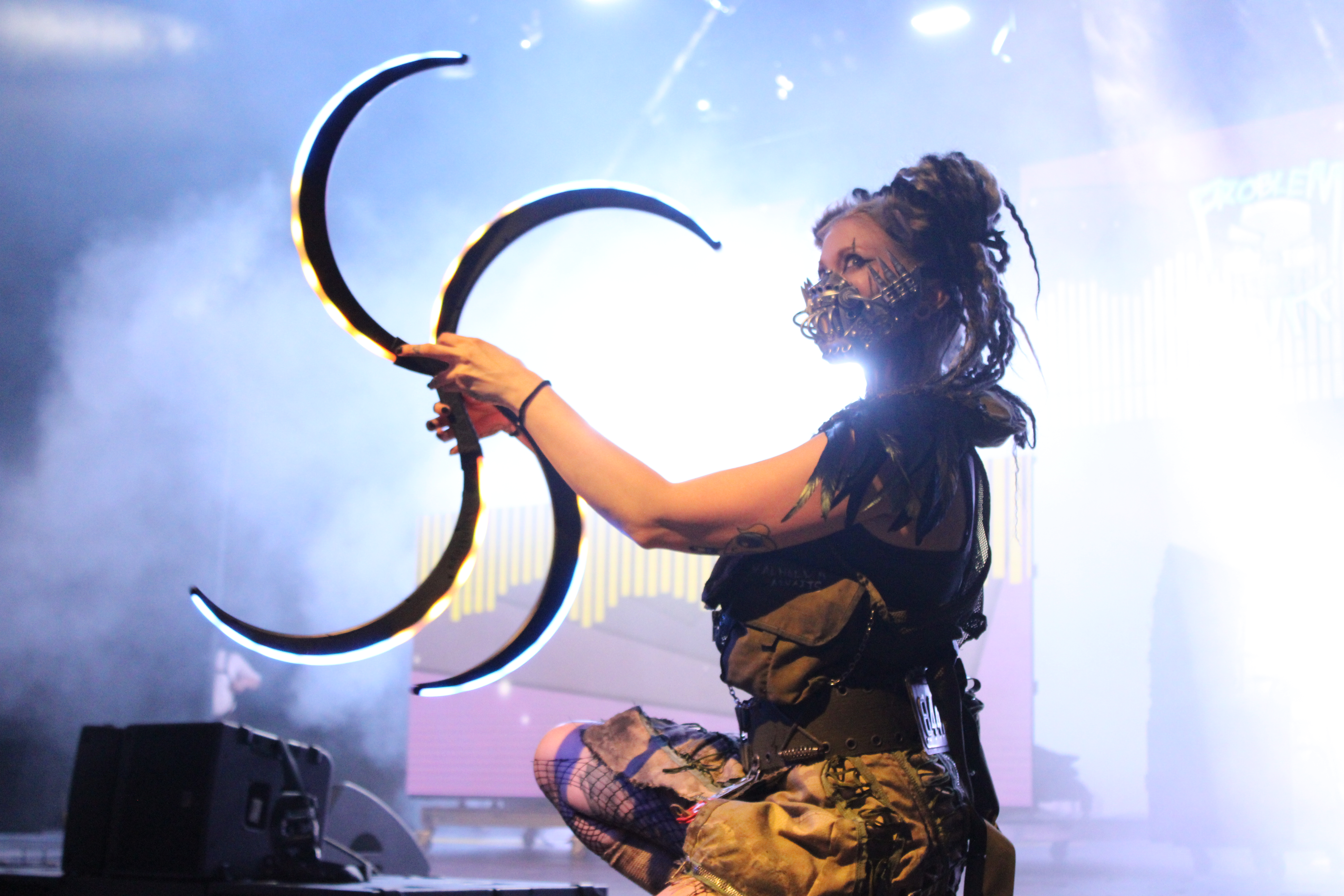 Whimsy Entertainment circus and party entertainer serving Northeast Ohio (near Cleveland & Columbus), Detroit and Pittsburgh — kids parties, balloons, bubbles, face painting, juggling, LED and fire performances.