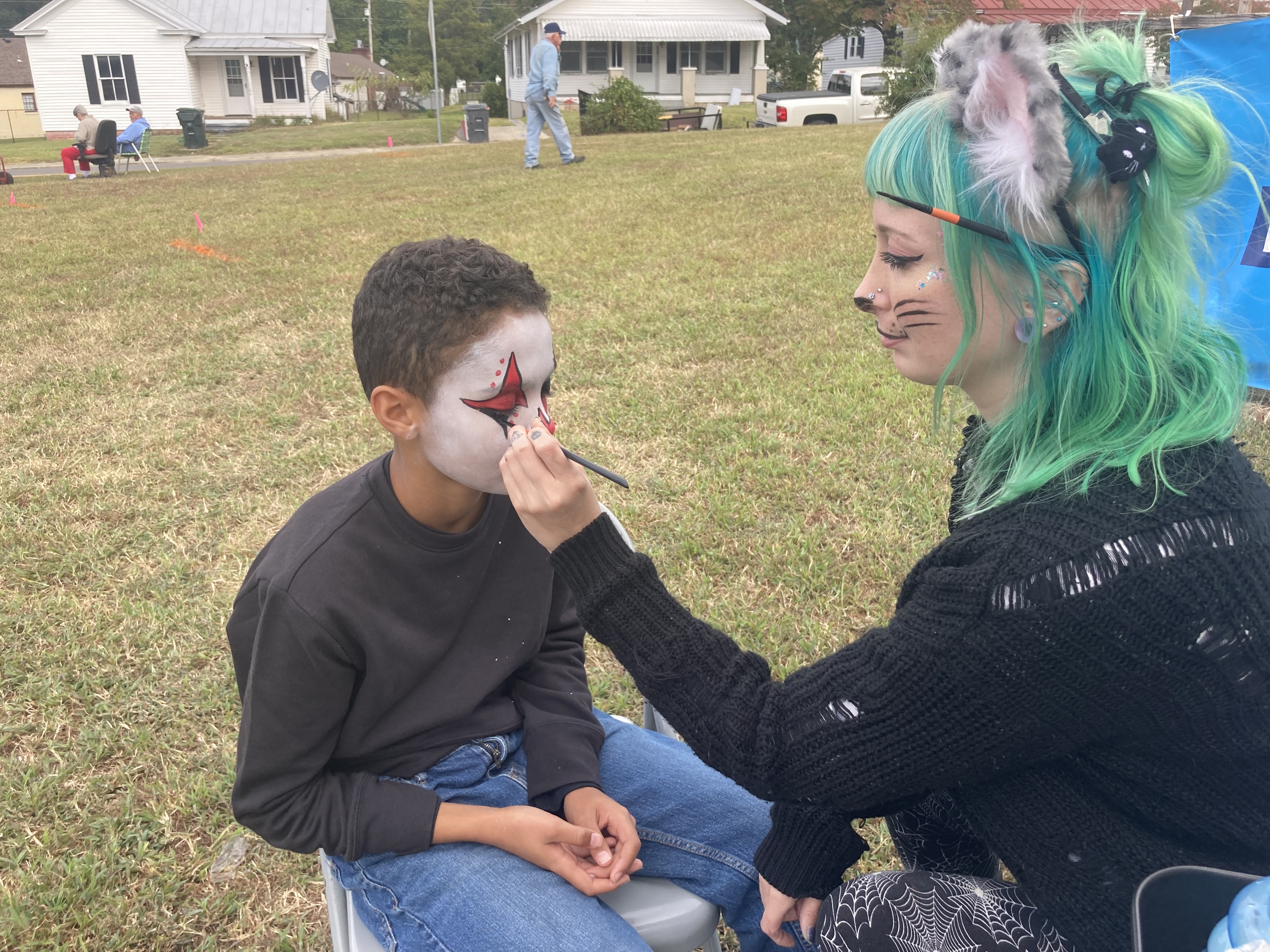 Whimsy Entertainment circus and party entertainer serving Northeast Ohio (near Cleveland & Columbus), Detroit and Pittsburgh — kids parties, balloons, bubbles, face painting, juggling, LED and fire performances.