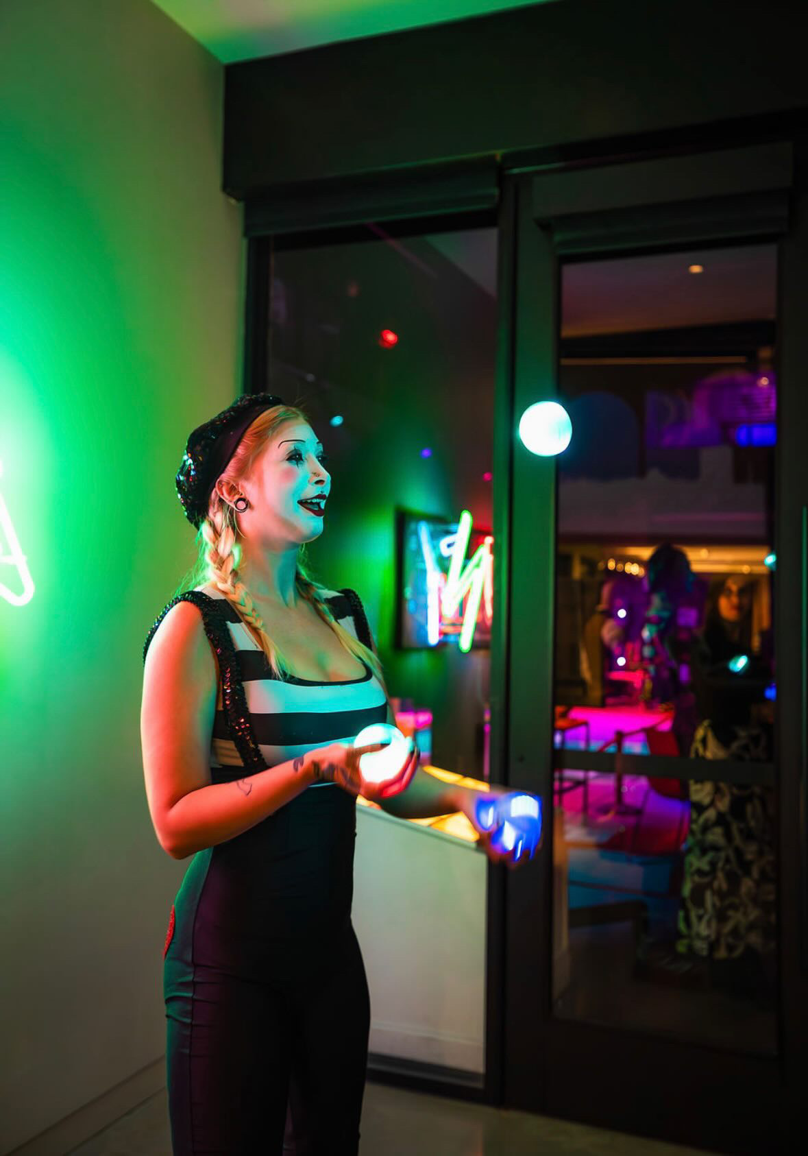 Whimsy Entertainment circus and party entertainer serving Northeast Ohio (near Cleveland & Columbus), Detroit and Pittsburgh — kids parties, balloons, bubbles, face painting, juggling, LED and fire performances.