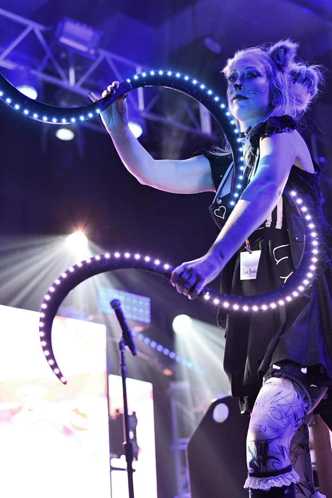 Whimsy Entertainment circus and party entertainer serving Northeast Ohio (near Cleveland & Columbus), Detroit and Pittsburgh — kids parties, balloons, bubbles, face painting, juggling, LED and fire performances.